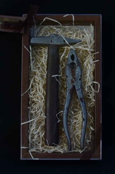 Schokolade Hammer und Zange